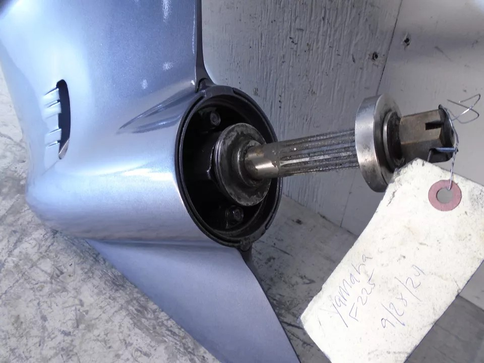 Yamaha 4 Stroke 200-225hp Lower Unit - Image 4