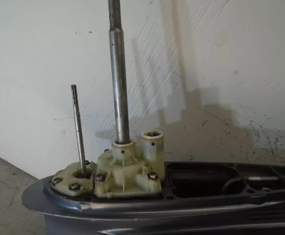 Yamaha F200-F225-F250-F300 Lower Unit - Image 4