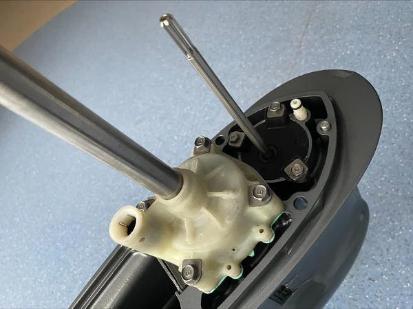 Yamaha LF150 Lower Unit - Image 4